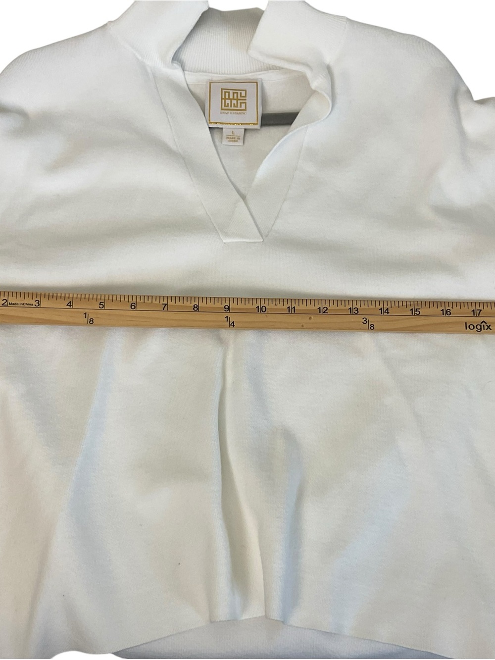 Emily McCarthy Elegant White V-Neck Women's Sweater - Picture 6 of 7